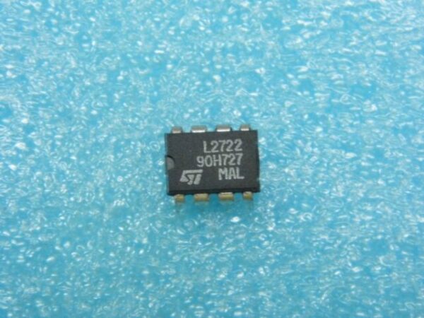 ST L2722 - DIP 8 - operational amplifier