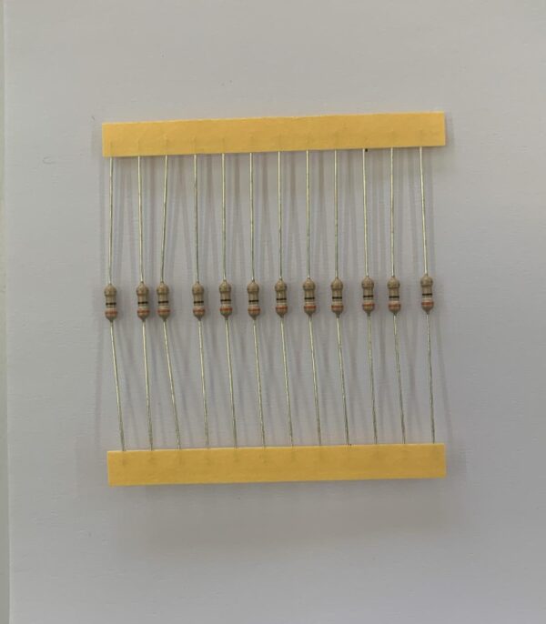 Electronic component: 0.25 watt, 39 ohm resistor.