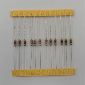 Electronic component: 0.25 watt, 910 ohm resistor.