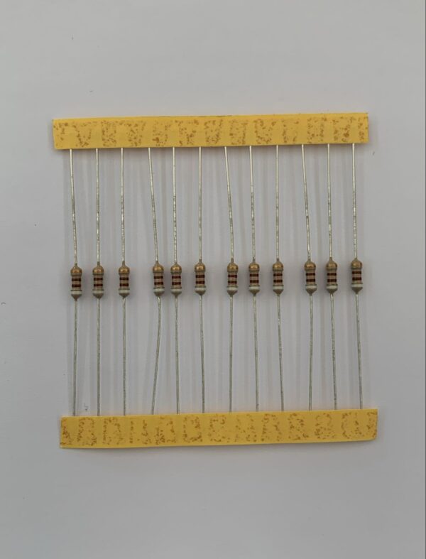Electronic component: 0.25 watt, 910 ohm resistor.