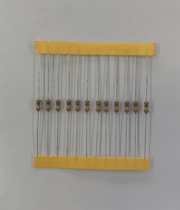 Electronic component: 0.25 watt, 3.9 mohm resistor.