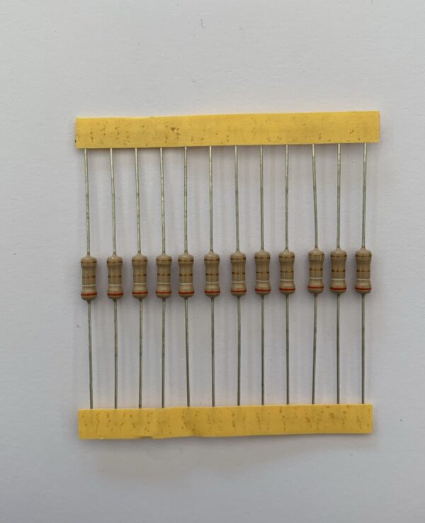 Electronic component: 0.50 watt, 3.9 ohm resistor.