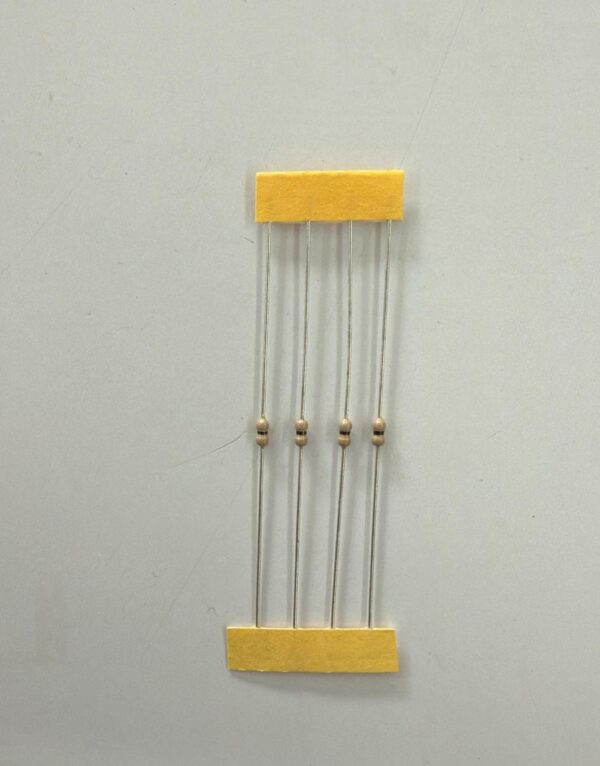 Electronic component: 0.1250 watt, 0 ohm resistor.