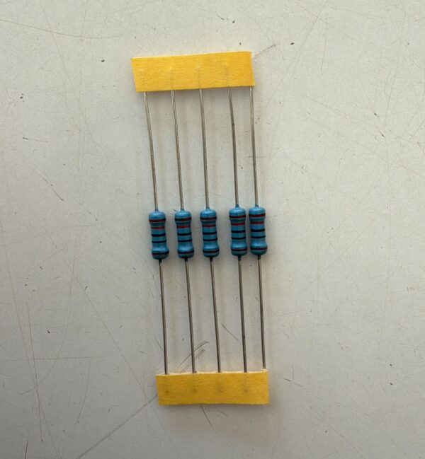 Electronic component: 0.5 watt, 1%, 120 ohm resistor.