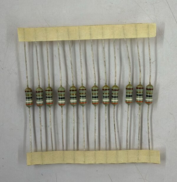 Electronic component: 0.5 watt, 1%, 39 ohm resistor.