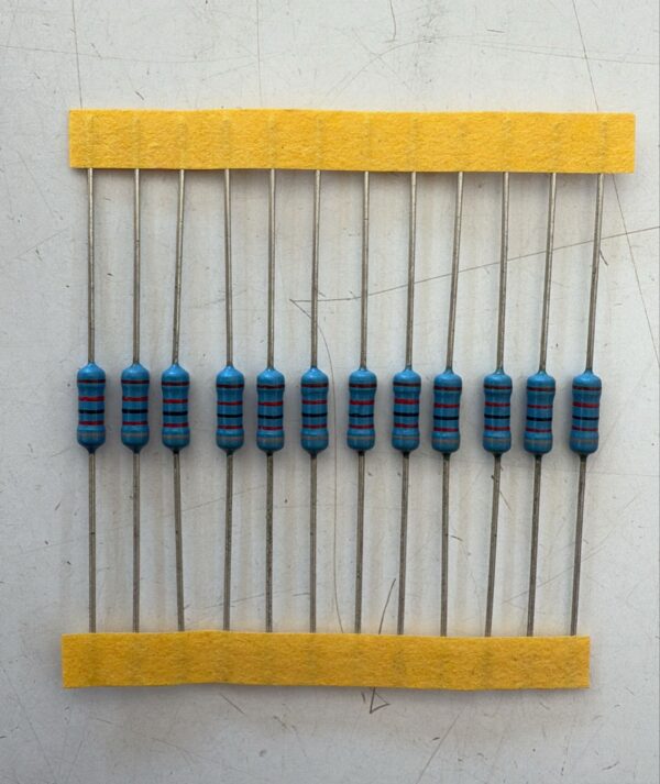 Electronic component: 0.5 watt, 1%, 82 kohm resistor.
