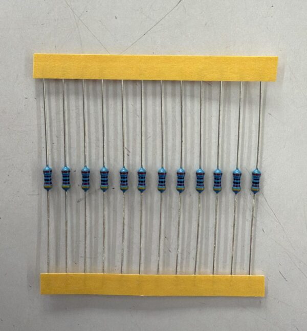 Electronic component: 0.25 watt, 1%, 470 ohm resistor.