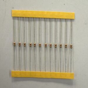 Electronic component: 0.125 watt, 3.9 kohm resistor.