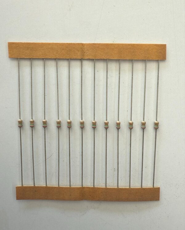 Electronic component: 0.125 watt, 7.5 ohm resistor.