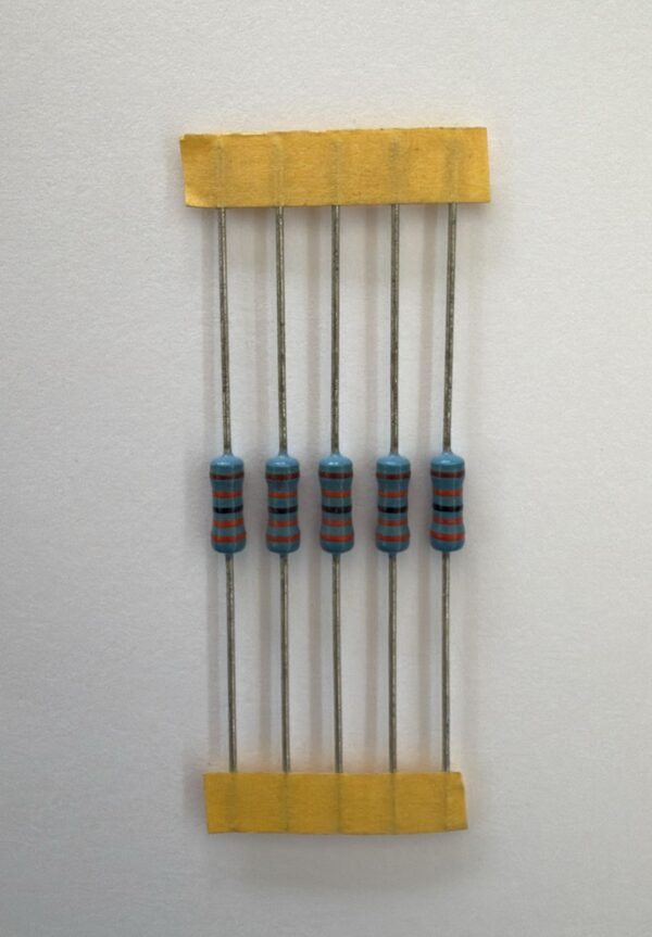 Electronic component: 0.5 watt, 1%, 330 kohm resistor.