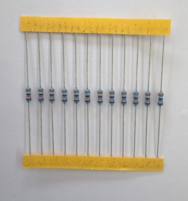Electronic component: 0.25 watt, 1%, 390 kohm resistor.