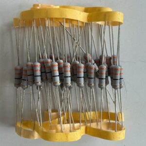 Electronic component: 2 watt, 5%, 33 ohm resistor.