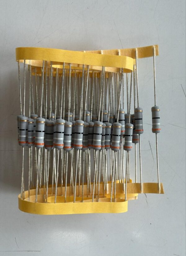 Electronic component: 2 watt, 5%, 39 ohm resistor.