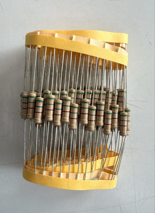 Electronic component: 2 watt, 5%, 560 ohm resistor.