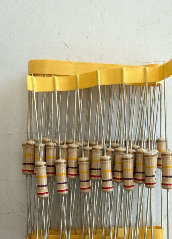 Electronic component: 2 watt, 5%, 270 kohm resistor.