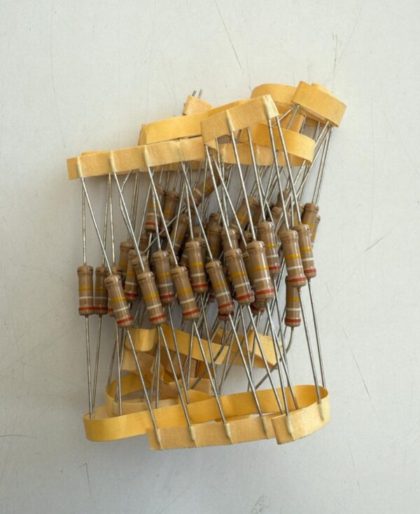 Electronic component: 2 watt, 5%, 390 kohm resistor.