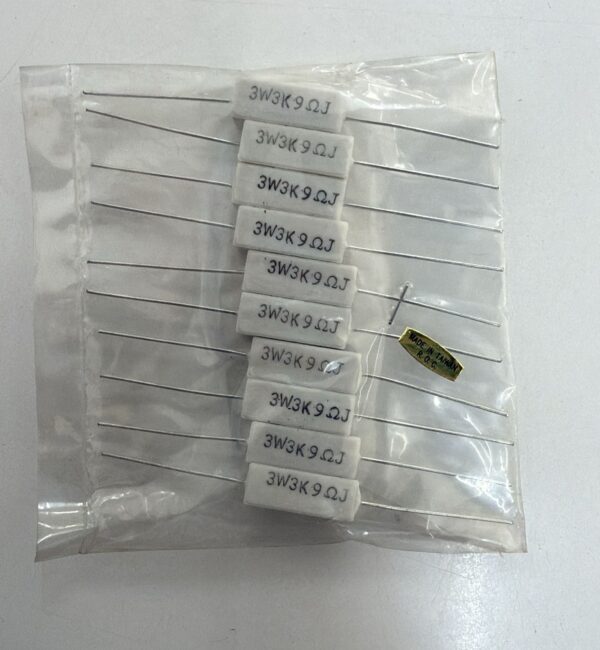 Electronic component: 3 watt, 5%, 3.9 kohm resistor.