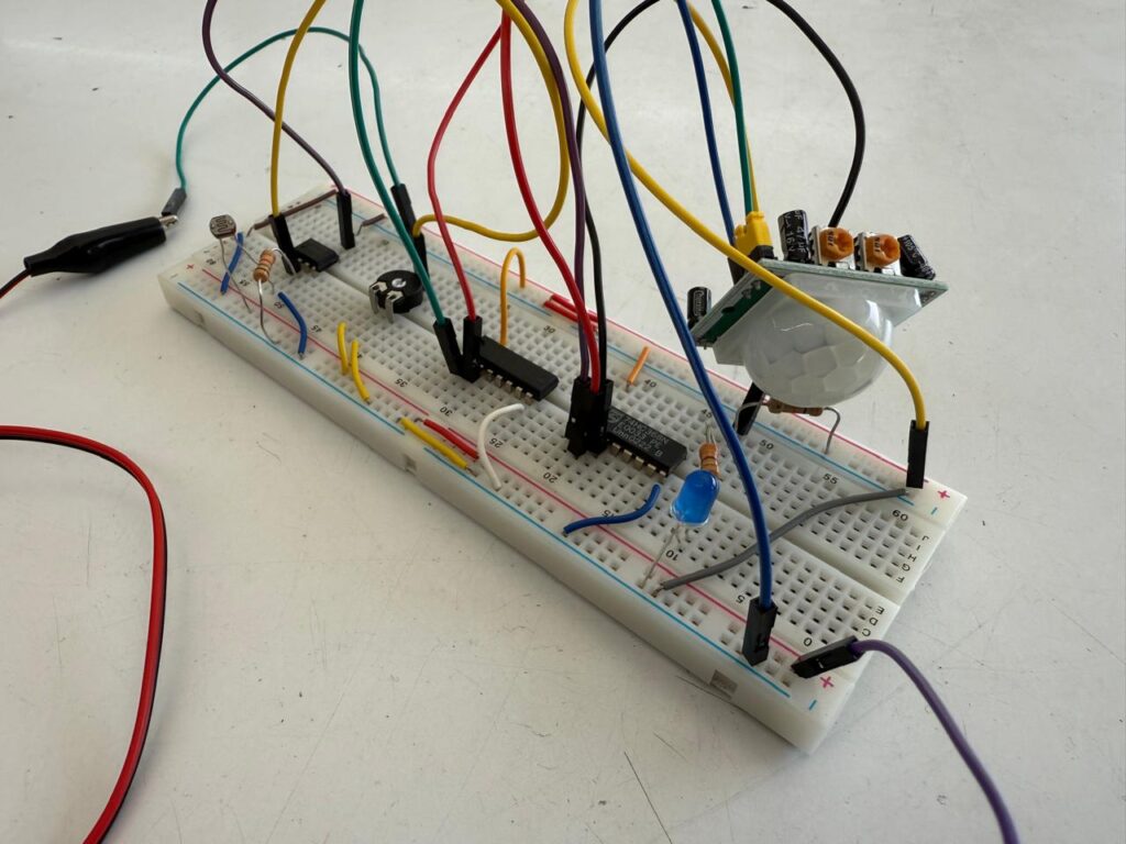 A Simple Logic Gates Project Using LM741 74HCT04 and 74HC368. Light and ...