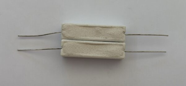 Electronic component: 15 watt, 5%, 6.8 33 68 680 8.2 15 6.8 4.7 2.2 470 330 18 15 127 kohm ohm resistor.