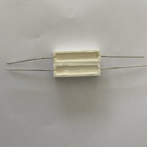 Electronic component: 7 watt, 5%, 22 82 ohm 2.2 KOhm resistor.