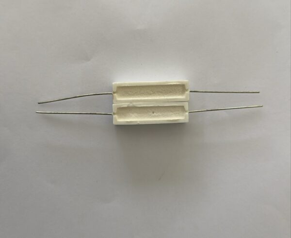 Electronic component: 7 watt, 5%, 22 82 ohm 2.2 KOhm resistor.