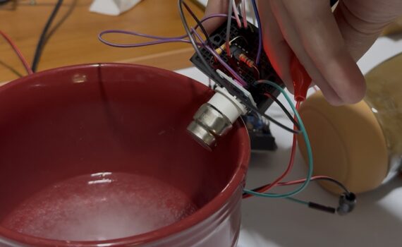 Building an Arduino CO₂ Monitor with the MG811, a High-Impedance Amplifier, and a Round TFT